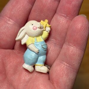 Cute Bunny Brooch Pin Resin Novelty Easter White Blue Yellow 2in Bar Clasp